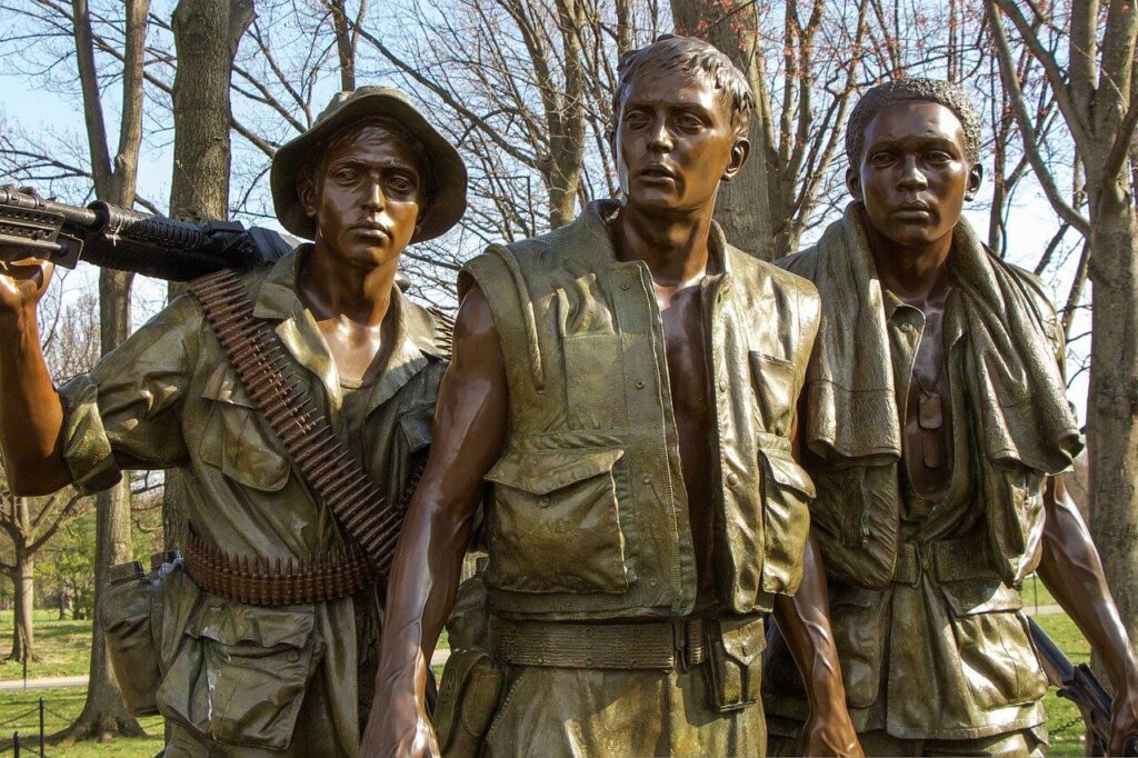 vietnam memorial soldiers