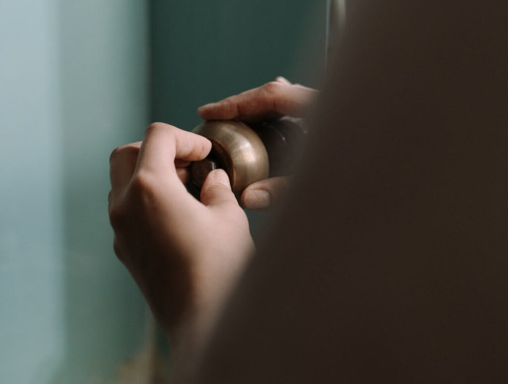 aluminium foil on doorknob