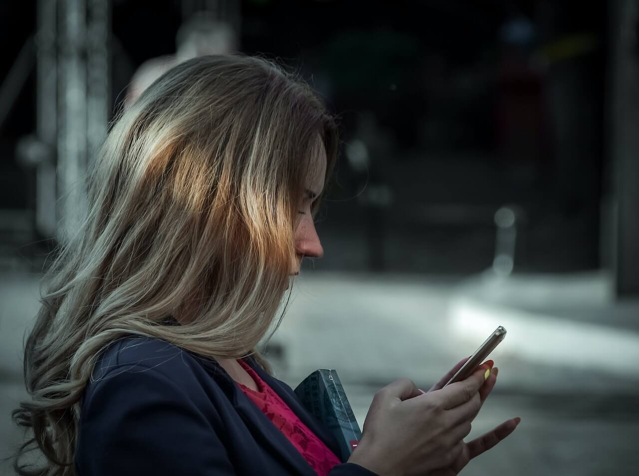 High Texting How to Text a Dismissive Avoidant: Texting Styles That Actually Work