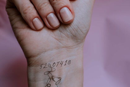 writing numbers on wrist