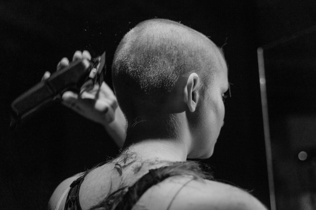benefits of shaving head male