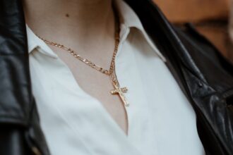 spiritual meaning of cross necklace breaking