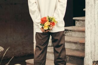 how aries men show love