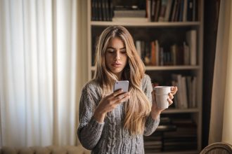 how to text a pisces man